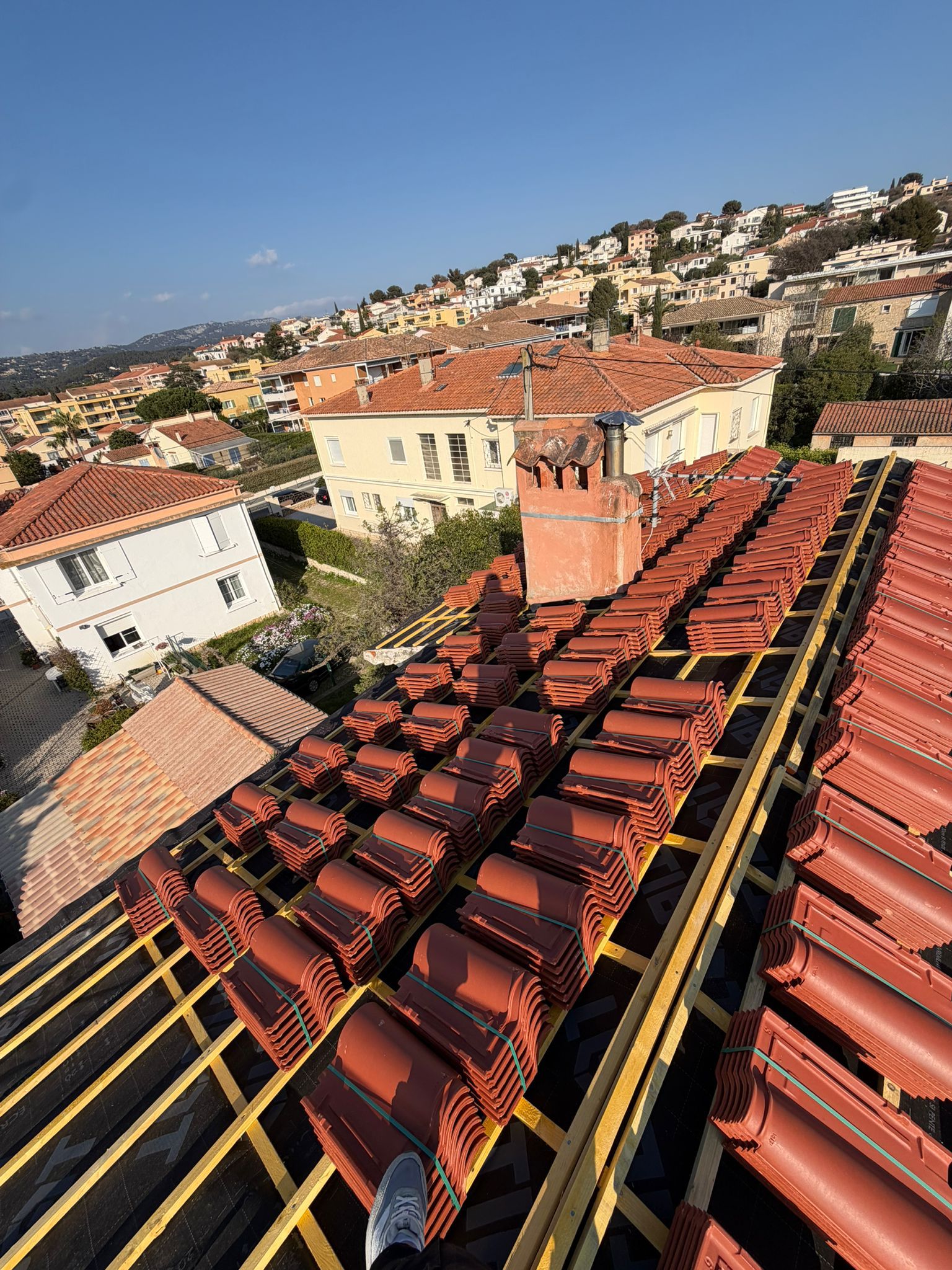 Détail tuiles toiture provençale