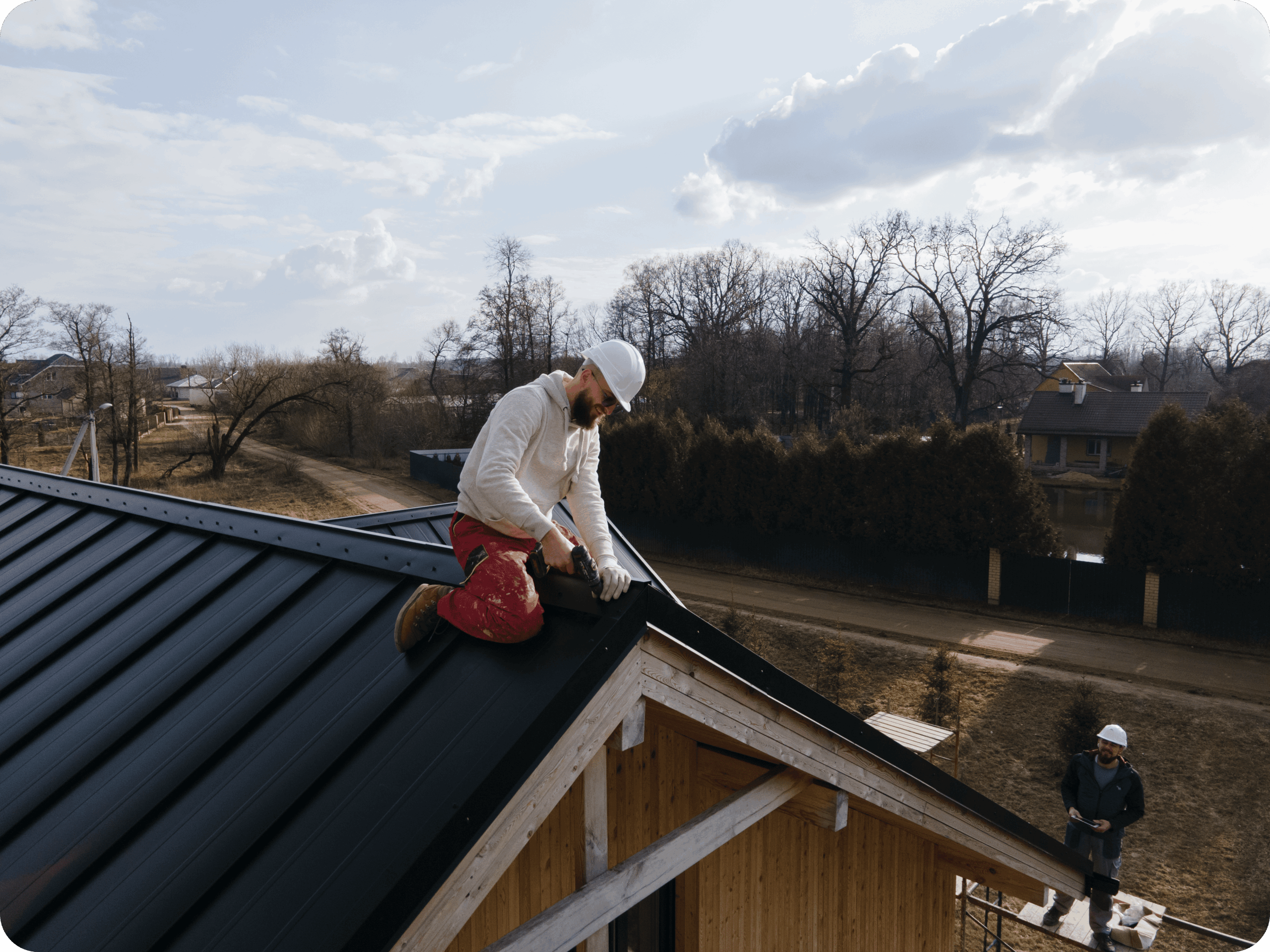 Couvreur au travail à Carquieranne